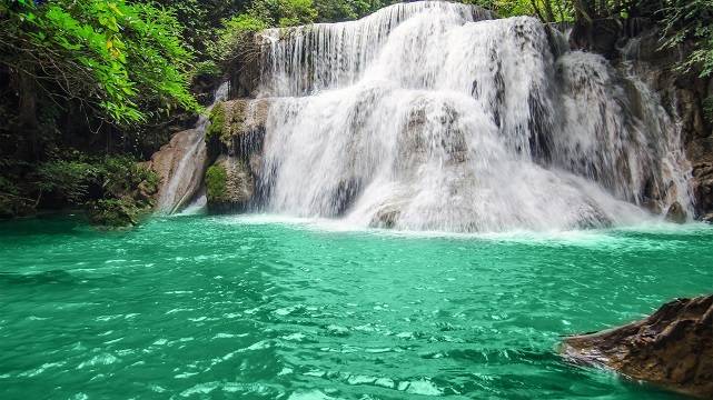 Красивый водопад