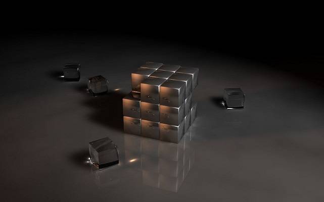 Стеклянный кубик из кубиков