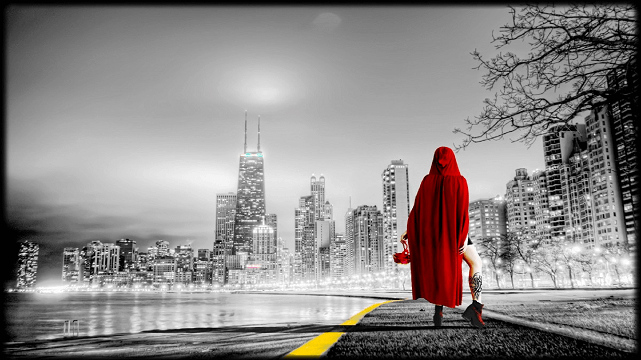 Девушка в красном на набережной